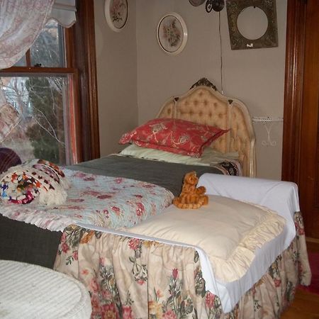 Enchanted Nights Bed & Bath Kittery Room photo
