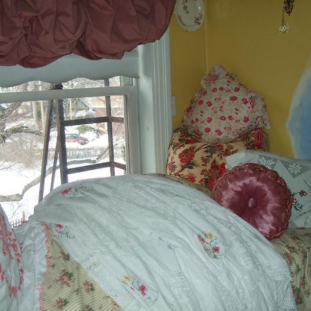 Enchanted Nights Bed & Bath Kittery Room photo