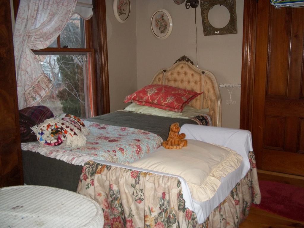 Enchanted Nights Bed & Bath Kittery Room photo