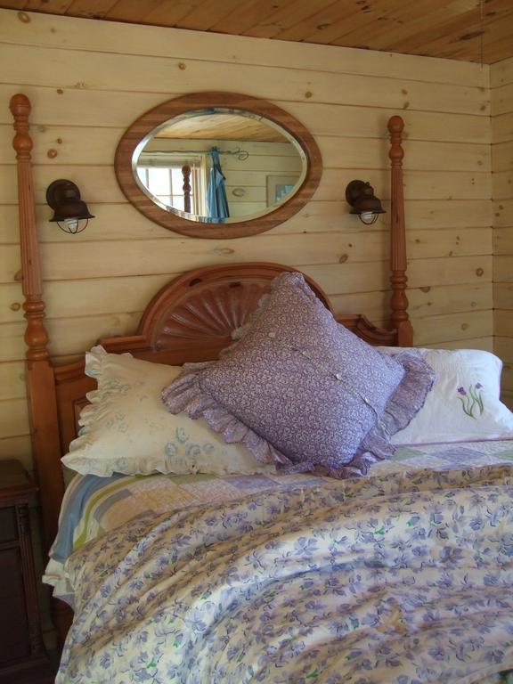 Enchanted Nights Bed & Bath Kittery Room photo