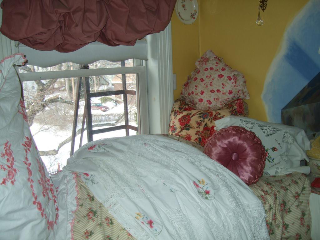 Enchanted Nights Bed & Bath Kittery Room photo