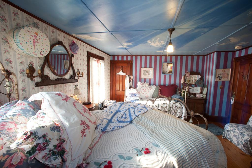 Enchanted Nights Bed & Bath Kittery Room photo