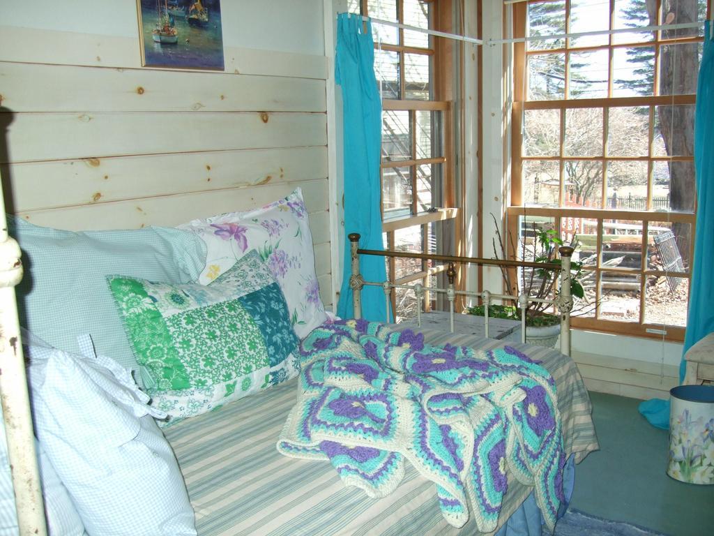 Enchanted Nights Bed & Bath Kittery Room photo