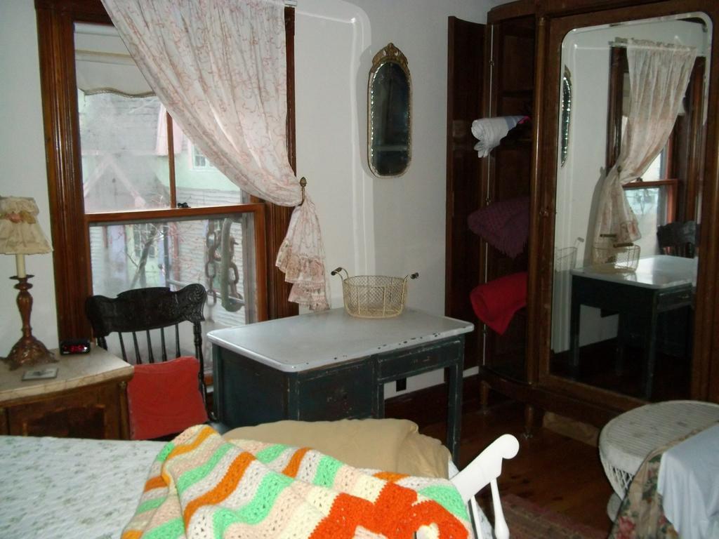 Enchanted Nights Bed & Bath Kittery Room photo