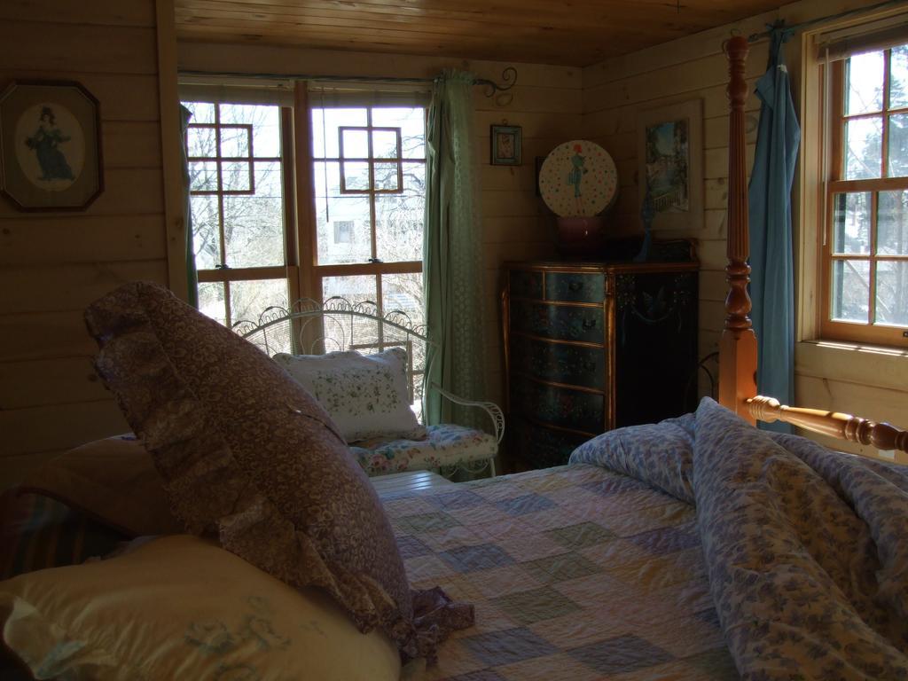 Enchanted Nights Bed & Bath Kittery Room photo