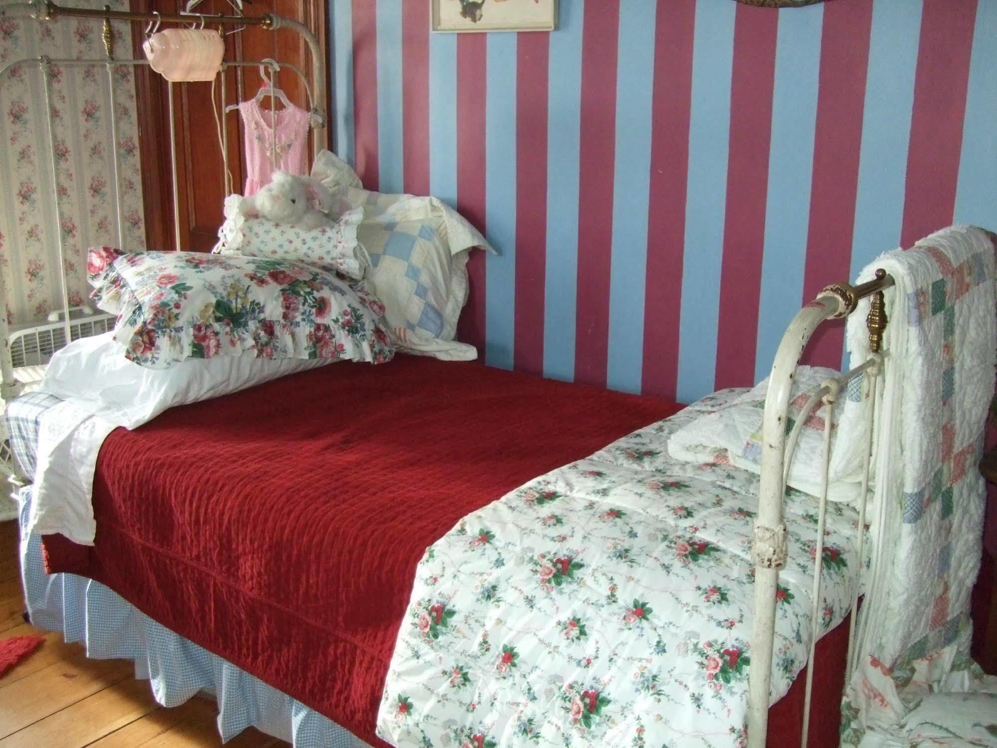 Enchanted Nights Bed & Bath Kittery Exterior photo