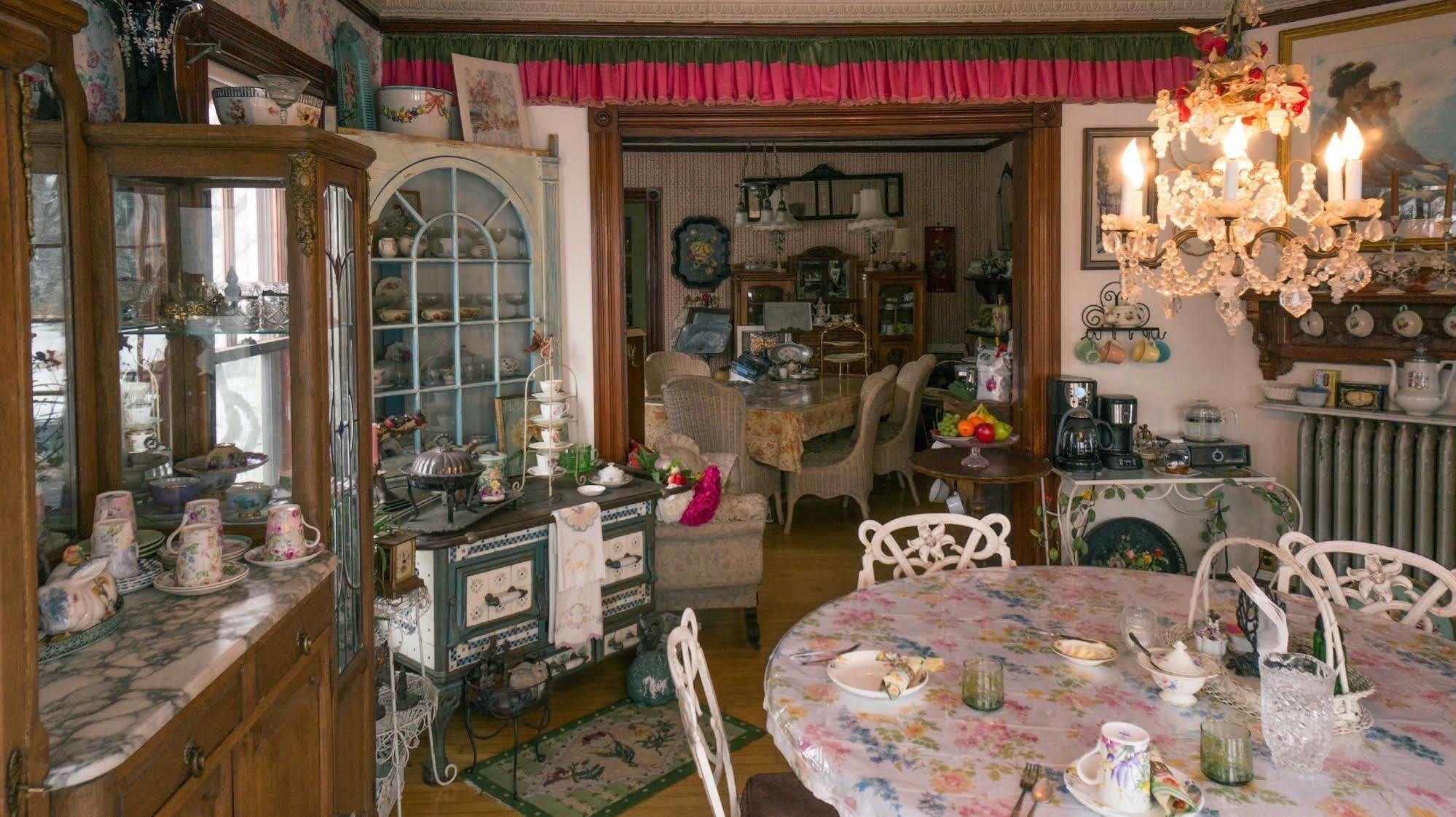Enchanted Nights Bed & Bath Kittery Exterior photo